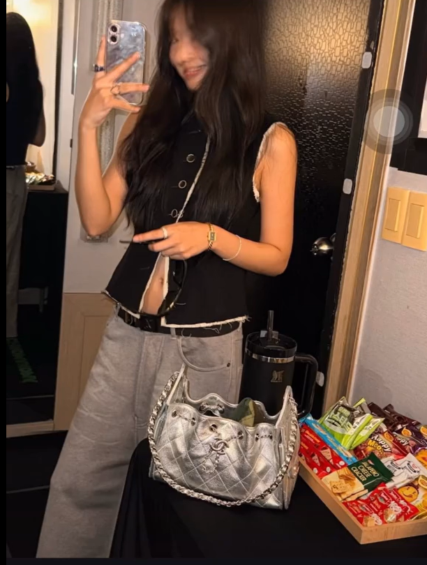 Xuất hiện tình địch của Jennie (BLACKPINK)?- Ảnh 4.