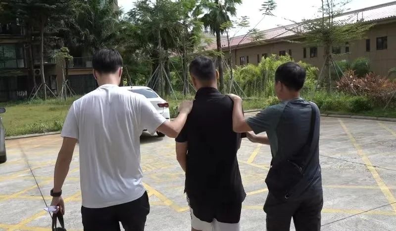 Chi hơn 969 triệu đồng mua 3 vỏ trai khổng lồ về nhà trưng, 3 năm sau người đàn ông bị cảnh sát bắt giữ- Ảnh 3.