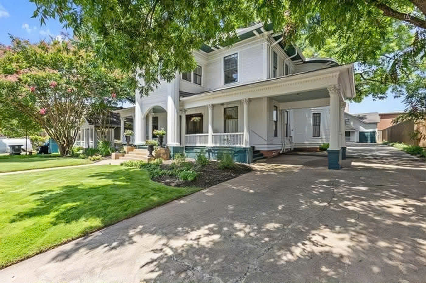 Hoa hậu Việt vừa mua biệt thự hơn 36 tỷ: Khuôn viên lên đến 7.600m2, cận cảnh nội thất bên trong mới gây choáng- Ảnh 4.