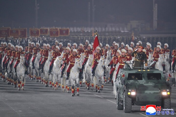 Hình ảnh duyệt binh hoành tráng hiếm thấy của quân đội Triều Tiên- Ảnh 3.
