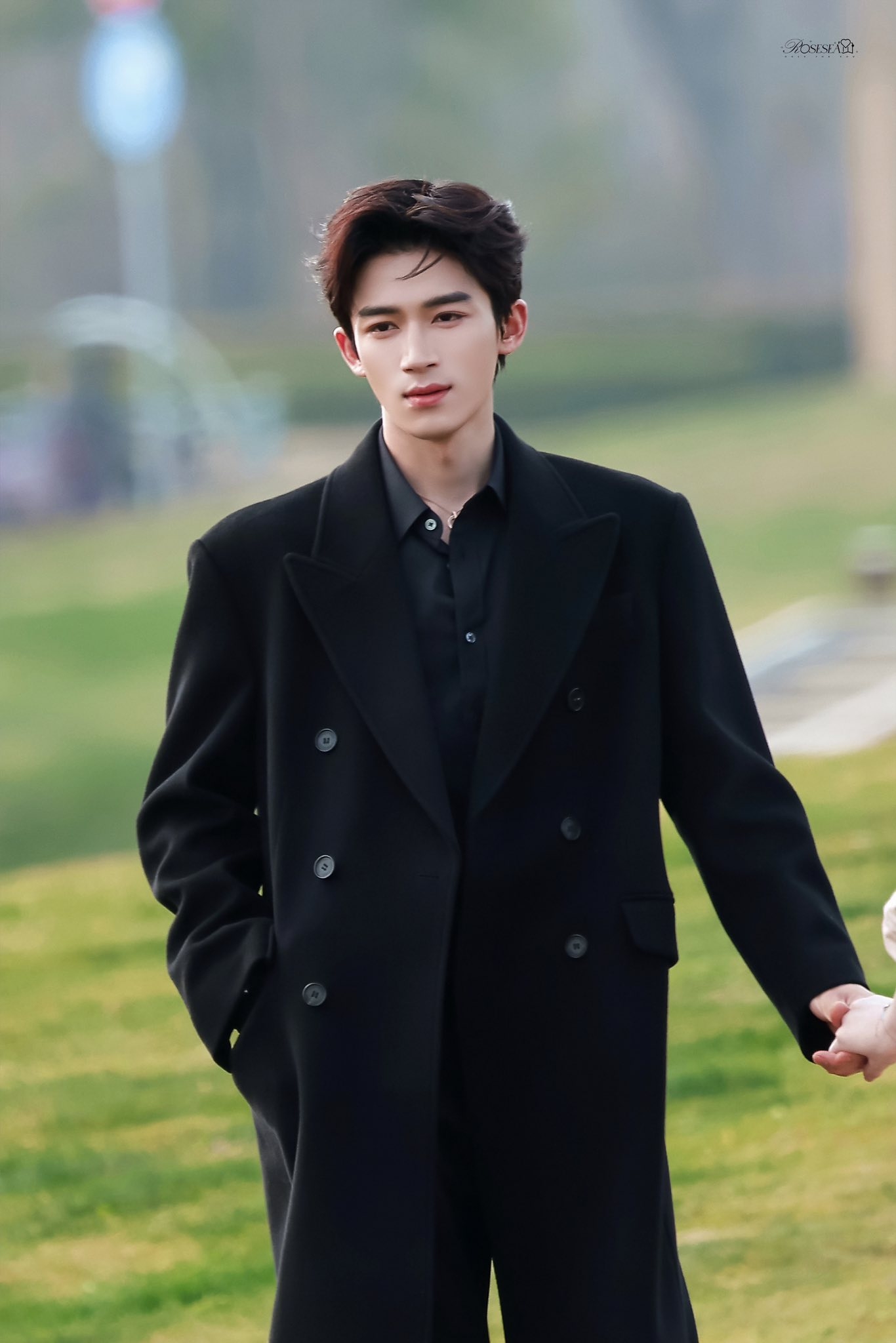 Tại sao đến tận 2026 cặp đôi này mới dính vào nhau vậy: Nhà gái là thiên thần tuyết, nhà trai đẹp chấn động- Ảnh 7.