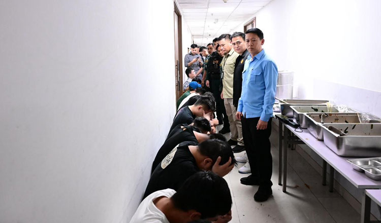 Campuchia đánh mạnh tụ điểm