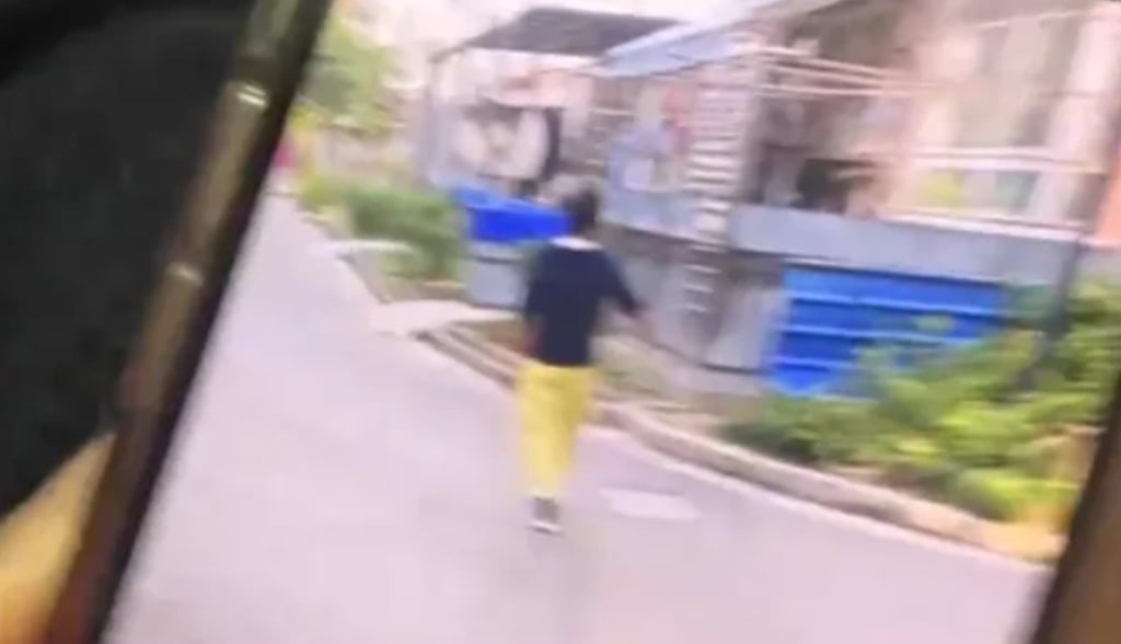 Người phụ nữ tự ý chỉnh gương giao thông công cộng cho hợp phong thủy khiến cả khu liên tiếp gặp tai nạn- Ảnh 2. Người phụ nữ tự ý chỉnh gương giao thông công cộng cho hợp phong thủy khiến cả khu liên tiếp gặp tai nạn- Ảnh 2.