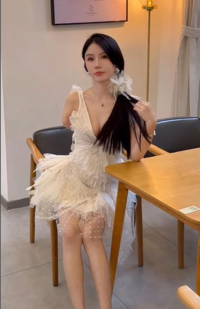 Cận cảnh nhan sắc nàng hot girl mất một cánh tay vẫn tự tin tỏa sáng trên TikTok- Ảnh 4.