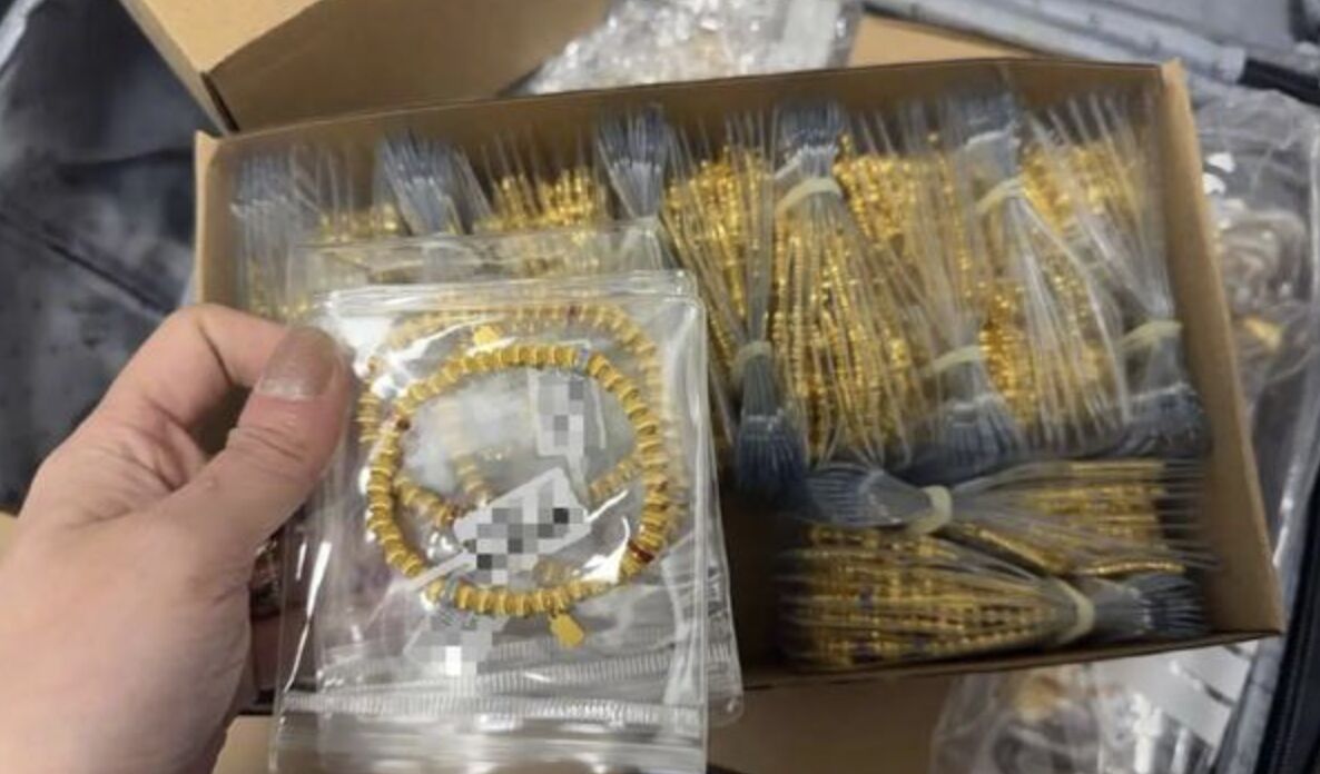 Phát hiện có người bỏ quên vali chứa 12kg vàng trị giá hơn 70 tỷ đồng trên tàu- Ảnh 1.