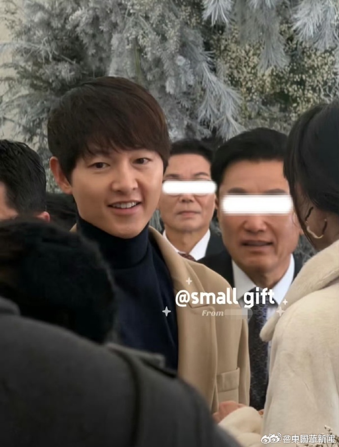 "Tóm dính" Song Joong Ki và vợ Tây hiếm hoi lộ diện, nhan sắc cam thường hút hơn 40 triệu lượt xem 8842ff52ly1i9w1pftho6j20j60pajv1 17700177204341833785691 1770023494222 17700234945812015659086