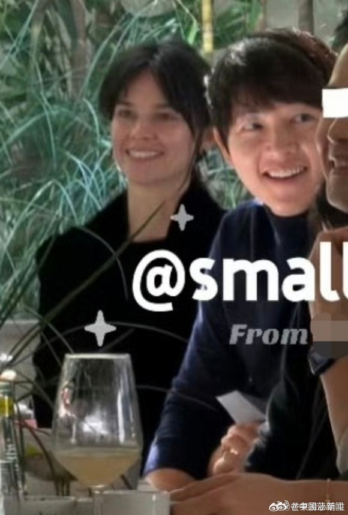 "Tóm dính" Song Joong Ki và vợ Tây hiếm hoi lộ diện, nhan sắc cam thường hút hơn 40 triệu lượt xem 8842ff52ly1i9w1pftnjxj20j60se785 1770017720501599056322 1770023497647 17700234978591100637052