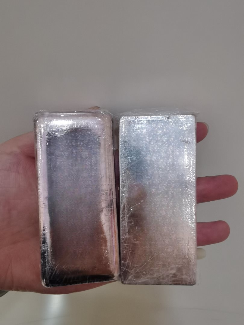 Phát hiện thỏi bạc 15kg trị giá 1,4 tỷ đồng trong gói hàng ship, công an sử dụng nhiều biện pháp nghiệp vụ vào cuộc- Ảnh 1. Phát hiện thỏi bạc 15kg trị giá 1,4 tỷ đồng trong gói hàng ship, công an sử dụng nhiều biện pháp nghiệp vụ vào cuộc- Ảnh 1.