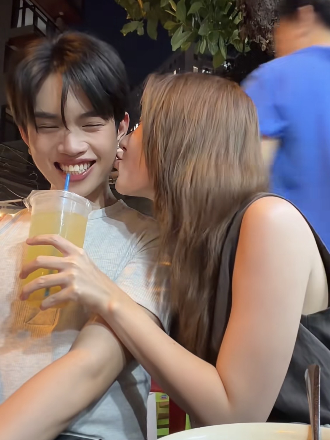 "Bạn trai Uyển Ân" lộ hint mập mờ với nam thần Vbiz, chuyện gì đây? 9244943414455469736074355490357491300305462n 17647565985851200176073 1764757490478 1764757490721684017615 17720234002931054679667 1772069171283 1772069171557124669757