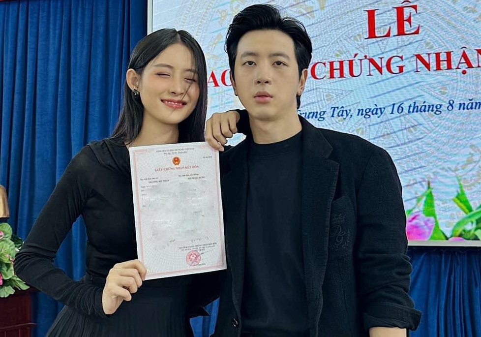 Á hậu Việt đang mang thai lần 3 với chồng kém tuổi?- Ảnh 6. Á hậu Việt đang mang thai lần 3 với chồng kém tuổi?- Ảnh 6.