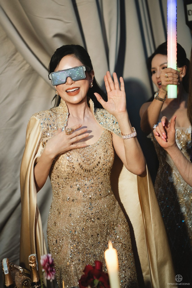 Điều phu nhân tỷ phú Johnathan Hạnh Nguyễn chỉ làm trong đám cưới ái nữ, 2 con dâu không có đặc quyền này!- Ảnh 6.