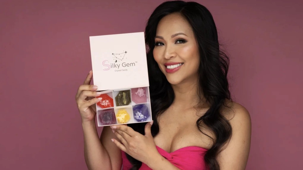 Từ 1 triệu đồng trong túi đến gần 230 tỷ đồng doanh thu: Người phụ nữ gốc Việt vô gia cư đổi đời nhờ món quà vặt tuổi thơ- Ảnh 1.