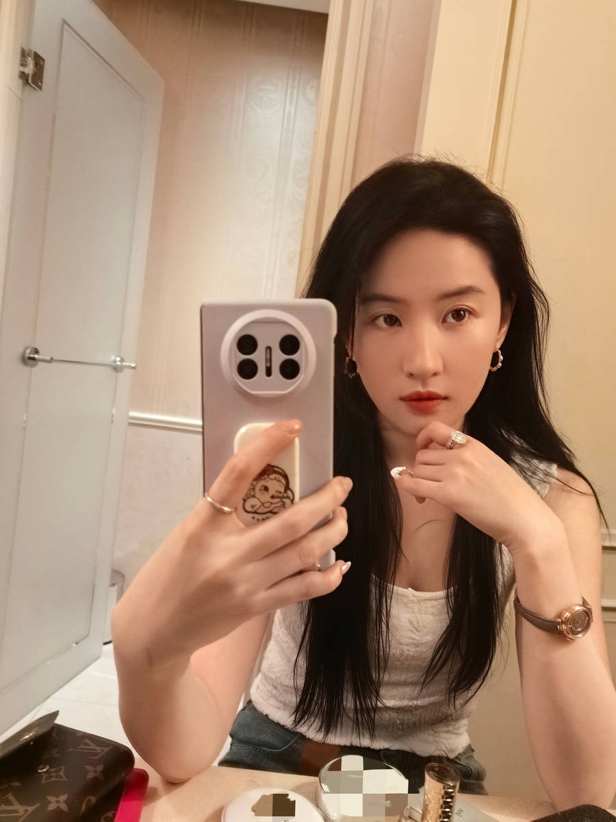 Khó tin nổi đây là gương mặt thật của Lưu Diệc Phi- Ảnh 4.