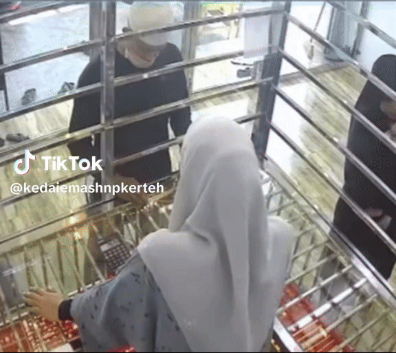 Đến tiệm vàng đòi xem dây chuyền rồi bỏ chạy, tên cướp gặp cảnh bẽ bàng vì sự nhanh trí của nhân viên- Ảnh 1.