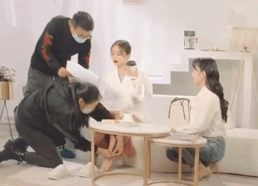 Góc khuất nghề trợ lý nghệ sĩ: Làm việc 24/7, lương đã bèo bọt còn bị cắt xén, nợ nần- Ảnh 8.