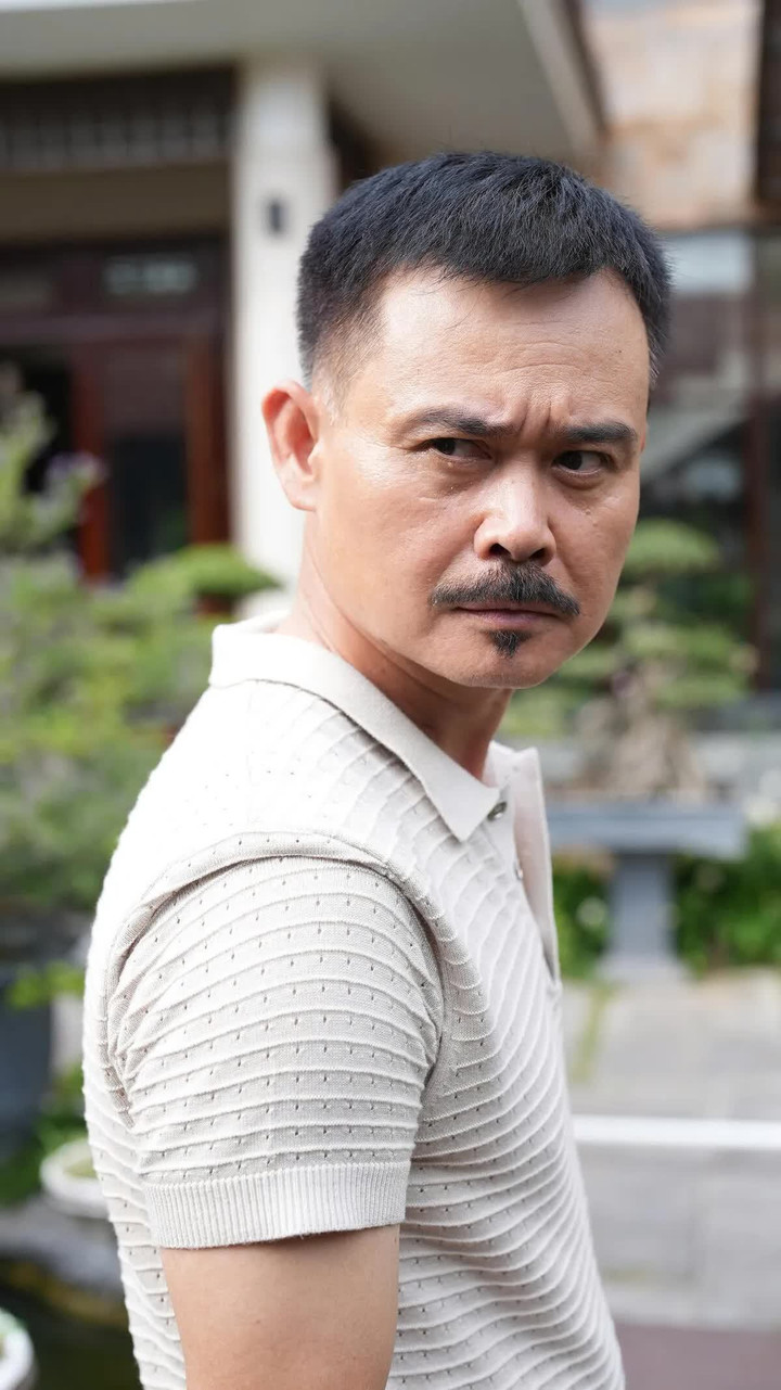 Nam NSƯT chuyên vai