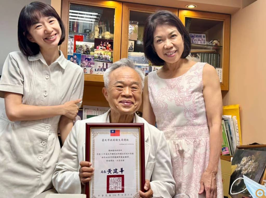 Không thể tin đây là gương mặt và thân hình của 1 cụ bà 72 tuổi- Ảnh 3. Không thể tin đây là gương mặt và thân hình của 1 cụ bà 72 tuổi- Ảnh 3.