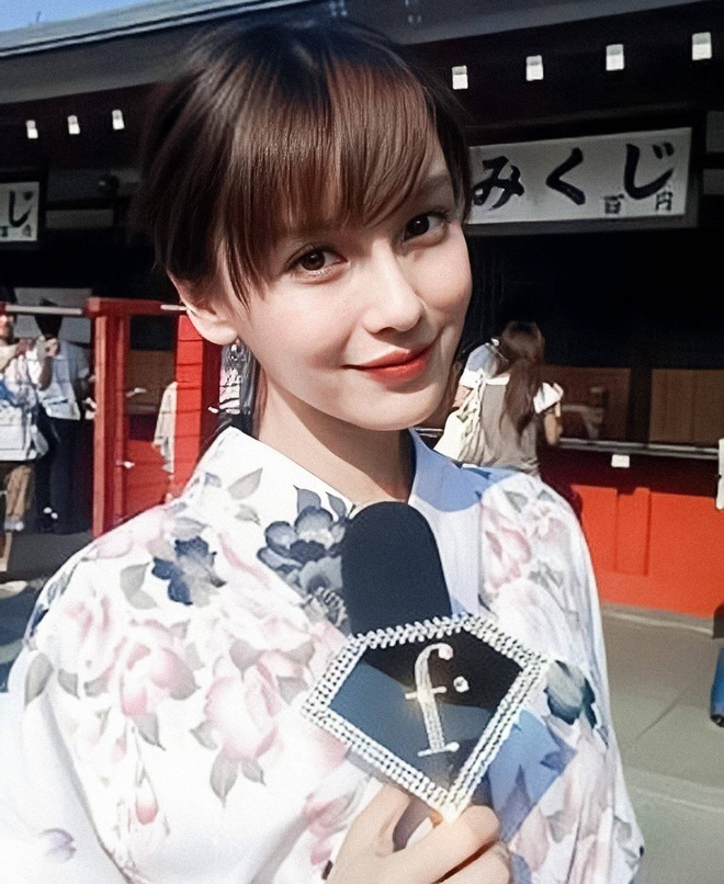 Angelababy đang làm gì với gương mặt của mình vậy?- Ảnh 9.