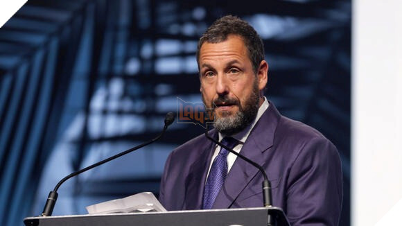 HÌnh ảnh sao nam Adam Sandler tại lễ trao giải Palm Springs.