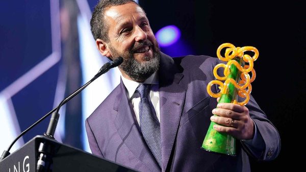 Adam Sandler Và Bài Phát Biểu “Cười Ra Nước Mắt” Về Cuộc Đời Nếu Không Làm Diễn Viên adam sandler uoc mo ribpjpg