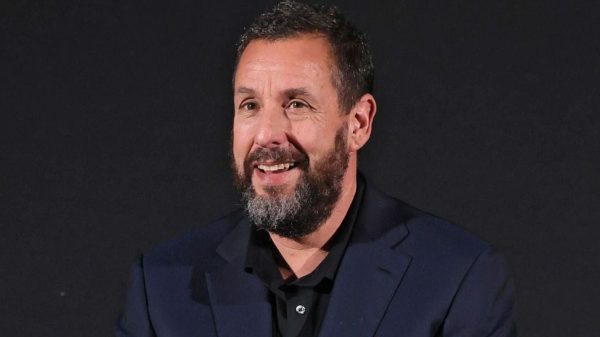 Adam Sandler Khiến Khán Giả Cười Ngất Khi Hứa Làm Thêm 50 Phim Và Nửa Trong Số Đó Sẽ Hay. adam sandler32 hvcljpg