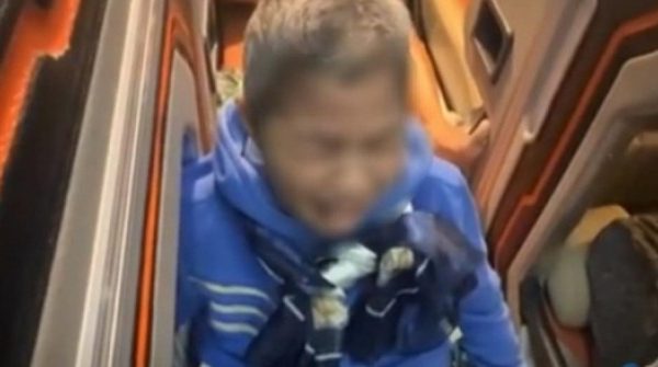 Thực hư chuyện bà lão khóc nức nở trên xe khách vì bị con gái bỏ rơi adt1765606324 ba lao 1 86 anh cat 3 2 auto cropjpg