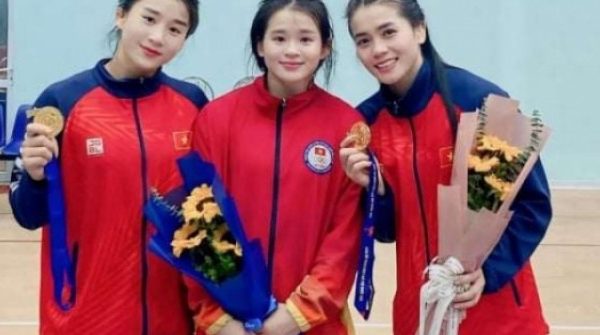 Gia đình có 3 chị em cùng dự SEA Games 33: Hành trình đặc biệt từ sân vật làng đến đấu trường khu vực adt1765936198 3 chi em ruot o hue cung di thi vat anh cat 3 2 auto cropjpg