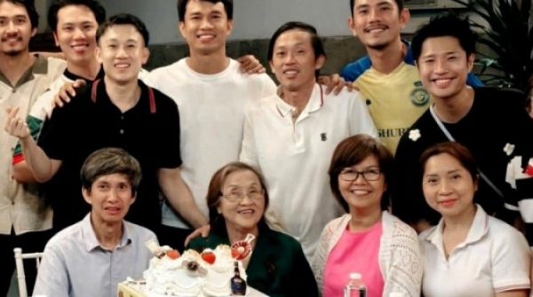 Hoài Linh mừng tuổi 56 bên đại gia đình adt1766107131 linh 1 0941 anh cat 3 2 auto cropjpg