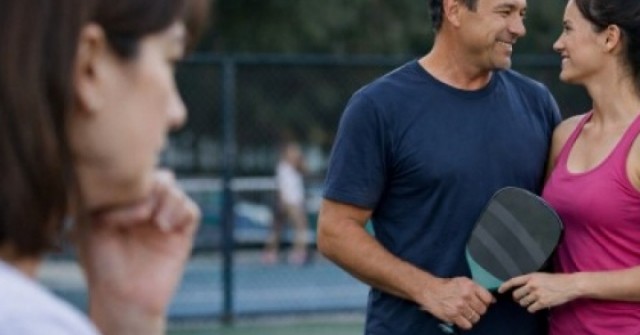 Chơi pickleball để giữ lửa hôn nhân, chồng tôi thân mật với cô gái kém 15 tuổi adt1766713772 ch c6 a1i 20pickleball 20 c4 91 e1 b anh cat 3 2 auto cropjpg 1