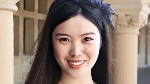 Bỏ học tiến sĩ Stanford, thiên tài toán học Carina Hong gây chấn động giới AI adt1766730764 toanhoc2a 2084 9907 1766 9914 9206 7 anh cat 3 2 auto cropjpg