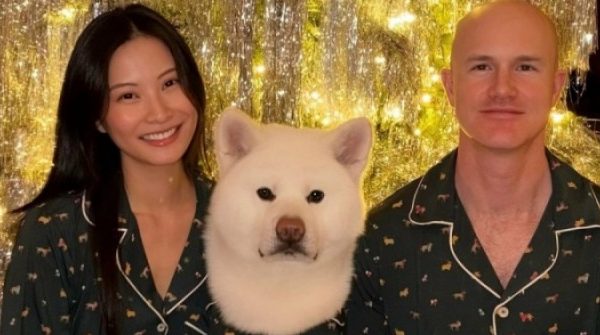 Từ cô bé bị bắt nạt đến vợ tỷ phú Coinbase adt1766812994 g8uftp7bmaayaxz 0326 176 5752 9840 0 anh cat 3 2 auto cropjpg