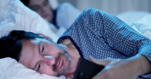 Vợ đòi ly hôn vì chồng hay 'thả tim' ảnh phụ nữ hở hang trên mạng xã hội adt1766898209 db3a1c20 e2e7 4dc8 b15d 82c1600e4178 anh cat 3 2 auto croppng 1