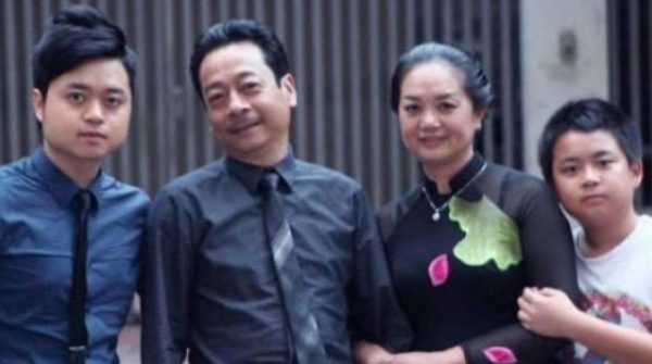 Con trai Nghệ sĩ Nhân dân Hoàng Dũng bỏ nghề diễn làm giám đốc vì cha quá nghiêm khắc adt1767086734 898 1315 1 n 1400 anh cat 3 2 auto cropjpg