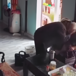 Clip cụ bà U90 giận dỗi được chồng thơm má khiến giới trẻ hâm mộ 'phát cuồng' adt1767103209 screen shot 2025 12 30 at 09 anh cat 3 2 auto croppng