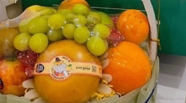 Giỏ quà đầu năm của thông gia giàu khiến gia đình nghèo 'trút bỏ gánh nặng' adt1767571101 gio qua dau nam cua thong gia giau k anh cat 3 2 auto cropjpeg