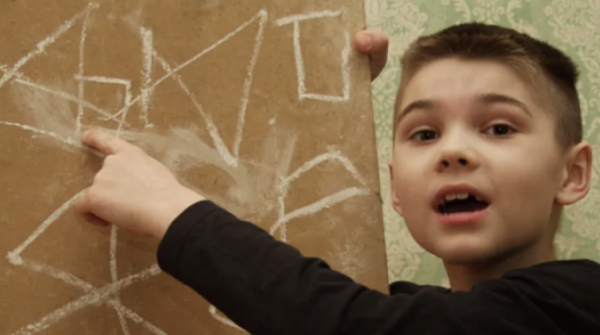 Cậu bé tự nhận đến từ sao Hỏa 20 năm trước giờ ra sao? adt1767572923 screenshot04at 176 8450 8921 6046 anh cat 3 2 auto croppng