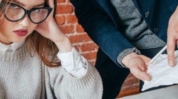 Thứ đáng sợ nhất không phải là thiếu tiền, chính 3 thứ này mới khiến bạn 'không ngóc đầu lên được' adt1767857945 ngaomanlagi3ebd6e24656 4 1252 0 0 50 anh cat 3 2 auto cropjpg