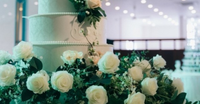 Chú rể trả lại phong bì cho bạn thân giữa tiệc cưới, khách mời ngỡ ngàng adt1767923444 chu re tra lai phong bi cho ban than anh cat 3 2 auto cropjpg 1