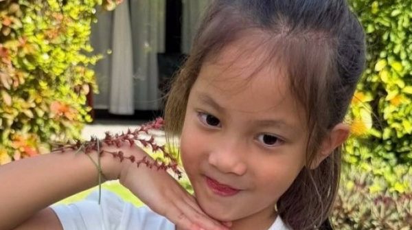 Ảnh sao 9/1: Lisa nhà Hồ Ngọc Hà làm điệu trước ống kính của mẹ adt1767928183 728 1607 599 9416 5171 5114 anh cat 3 2 auto cropjpg