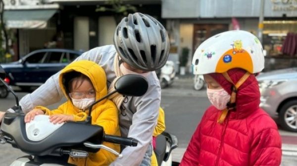 TP.HCM rét 17°C, dân mạng hào hứng 'xin gia hạn gói thời tiết lạnh dùng thử' adt1767929464 347f70cd ba73 4b1b a04d 1dd98068e01f anh cat 3 2 auto cropjpeg