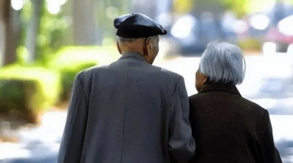 Lương hưu 37 triệu đồng/tháng vẫn sống bất an: Cuối đời mới hiểu tiền không mua được thứ này adt1767945807 luong huu 8533 0 0 781 1250 crop 725 anh cat 3 2 auto cropjpg