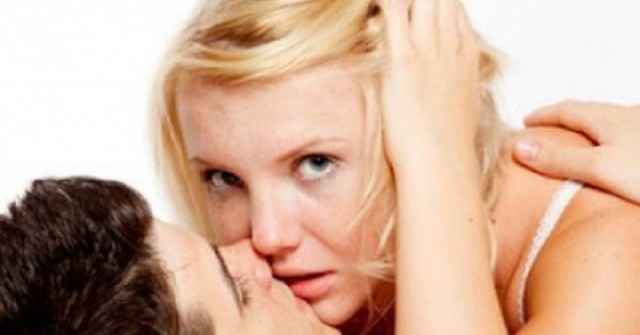 Không phải 'điểm G', phụ nữ thực sự cần điều gì khi cả hai gần gũi? adt1768010987 phongthe12 7608 0 0 320 512 crop 349 anh cat 3 2 auto cropjpg 1