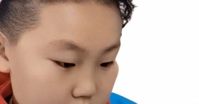 Cậu bé tiểu học 'lớn lên muốn làm bảo vệ' gây bão mạng xã hội adt1768091518 cau be tieu hoc lon len muon lam bao anh cat 3 2 auto cropjpg 1