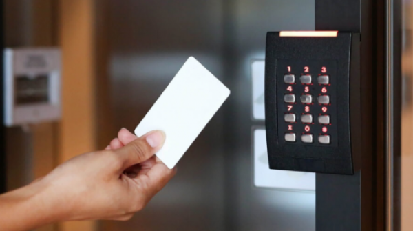 Chiếc thẻ ra vào chung cư làm lộ bí mật ngoại tình của vợ tôi adt1768206128 keyless door entry system 1110x711 3 anh cat 3 2 auto croppng