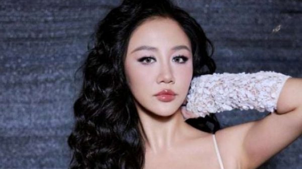 Văn Mai Hương tiết lộ chỉ thích yêu và sợ lập gia đình adt1768377662 ca si van mai huong4 1700 anh cat 3 2 auto cropjpg