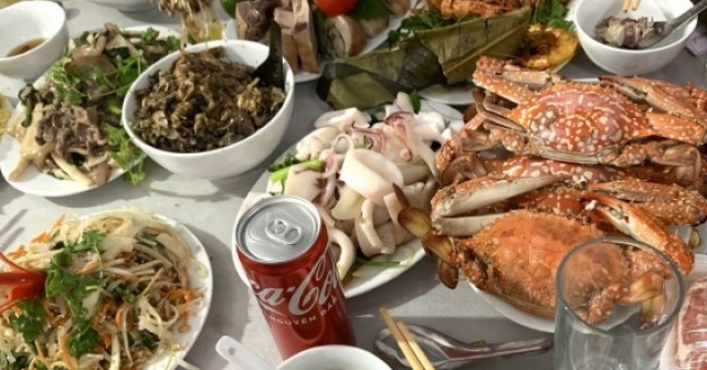 Cầm 300 nghìn mừng cưới bạn, cô gái vội đổi phong bì khi thấy mâm cỗ adt1768448469 cam 300 nghin mung cuoi ban co gai v anh cat 3 2 auto cropjpg 1