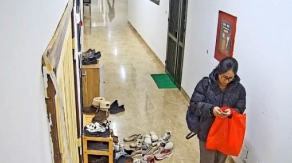 Bức xúc vì hàng xóm lấn chiếm hành lang chung cư adt1768524536 hanhlang2 1946 5753 1950 anh cat 3 2 auto cropjpg