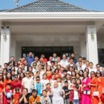 Bộ ảnh đại gia đình Gia Lai gần 100 người gây sốt vì được chụp đều đặn 22 năm adt1768529461 2025 04 anh cat 3 2 auto cropjpg