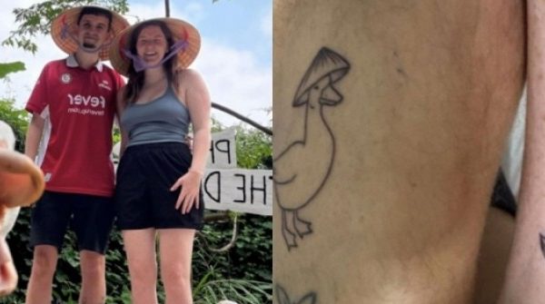 Quá mê chăn vịt ở Việt Nam, cặp đôi Tây xăm hình vịt đội nón lá làm kỷ niệm adt1768555994 add a heading 2 36 anh cat 3 2 auto cropjpg