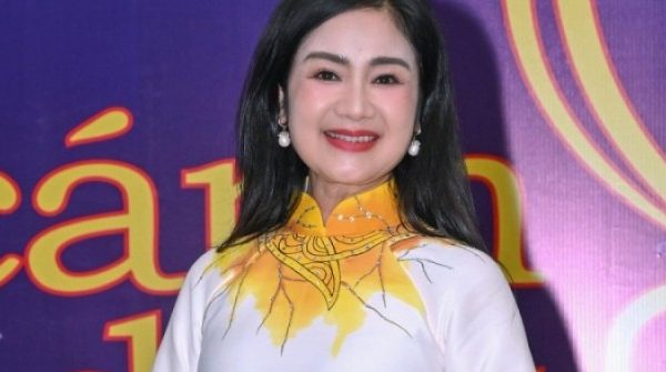 Nghệ sĩ hội ngộ trên thảm đỏ giải Cánh Diều adt1768631111 huy 2950 7891 9057 9821 anh cat 3 2 auto cropjpg